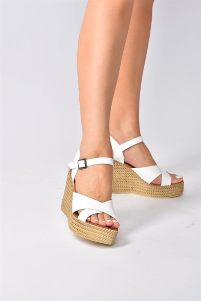 Beyaz Dolgu Topuklu Kadın Ayakkabı K250053309