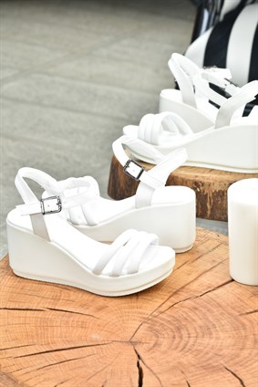 Beyaz Dolgu Topuklu Kadın Ayakkabı K996511109