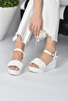 Beyaz Dolgu Topuklu Kadın Ayakkabı K996063009