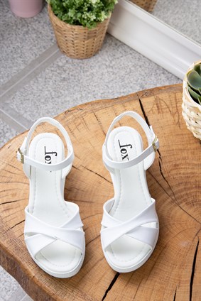 Beyaz Kadın Dolgu Topuklu Ayakkabı K674305009