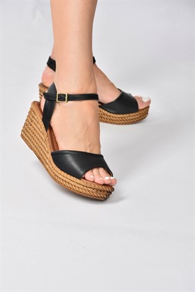 Siyah Dolgu Topuklu Kadın Ayakkabı K674192209