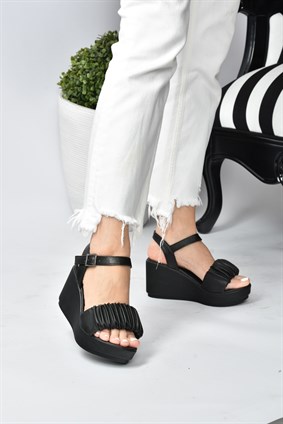 Siyah Dolgu Topuklu Kadın Ayakkabı K996063009