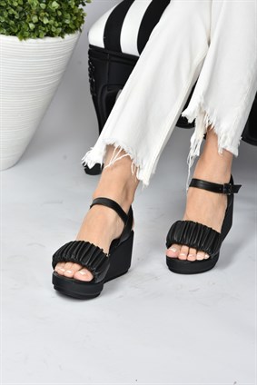 Siyah Dolgu Topuklu Kadın Ayakkabı K996063009