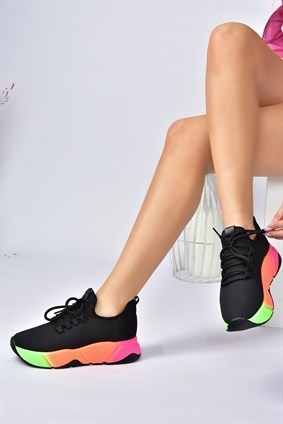Siyah/Multi Kumaş Kalın Tabanlı Kadın Spor Ayakkabı M848440004